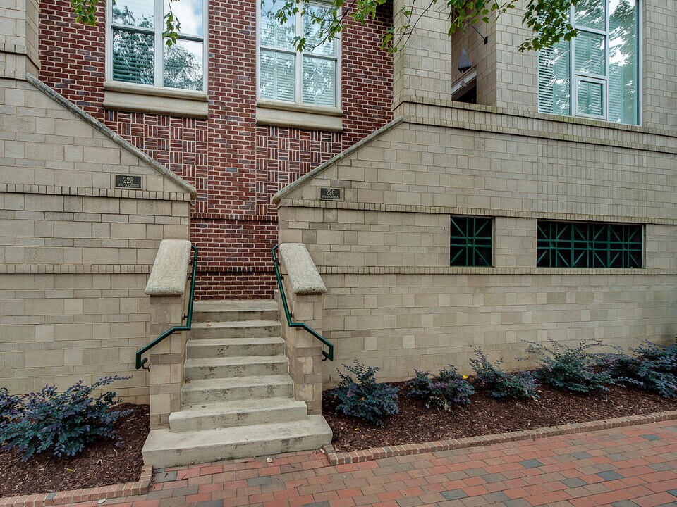 400 N Church St, Unit #226 in Charlotte, NC - Building Photo