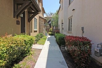 28440 Mirabelle Ln in Santa Clarita, CA - Building Photo - Building Photo