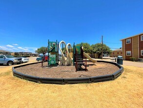 Ridge & Parkdale Apartments in White Settlement, TX - Foto de edificio - Building Photo