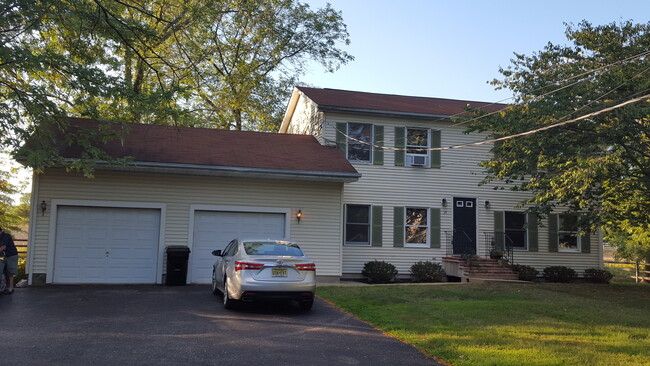 35 Princeton Ave, Unit 2nd Floor