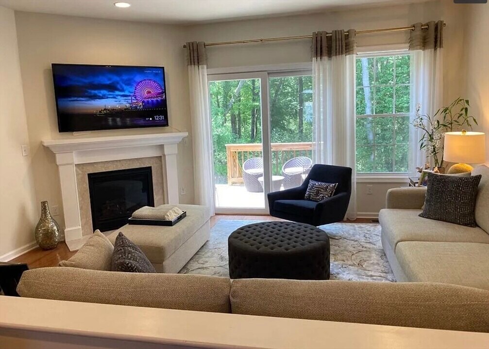 47 Kendall Ct in Bedford, MA - Building Photo