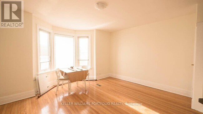 821 Gladstone Ave in Toronto, ON - Building Photo - Building Photo