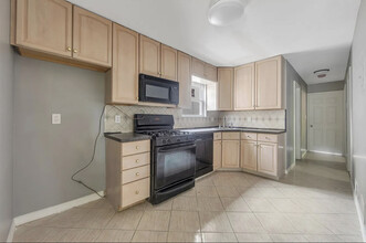 4815 Cottage Ave, Unit 2nd floor in North Bergen, NJ - Building Photo - Building Photo