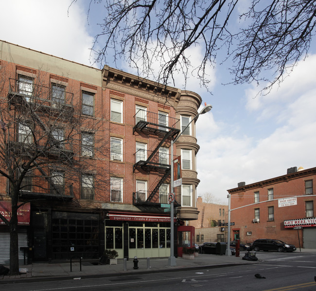 138 Saint Marks Place in Brooklyn, NY - Foto de edificio - Building Photo