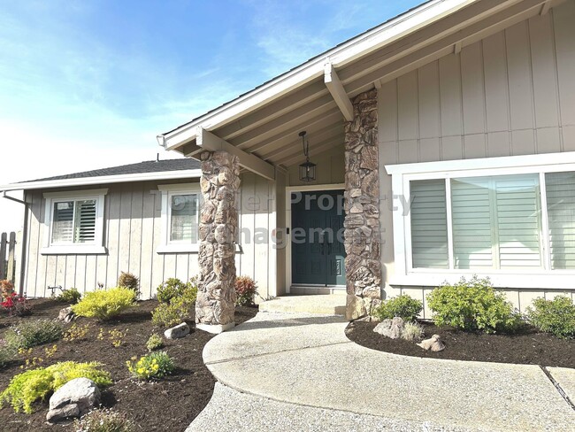 157 Regency Dr in Clayton, CA - Building Photo - Building Photo