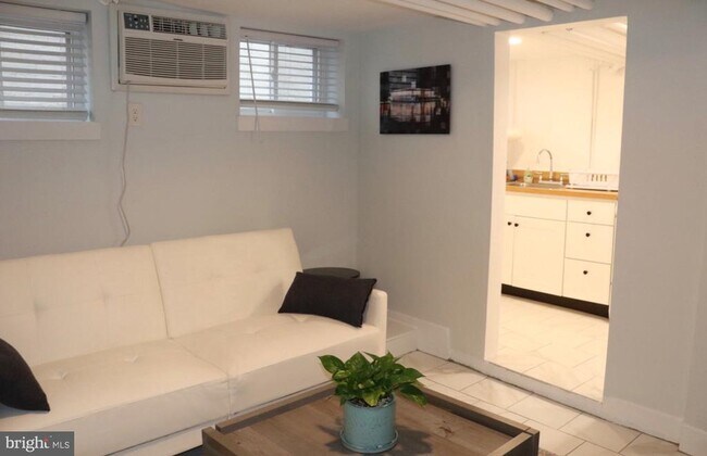 2121 N St NW in Washington, DC - Building Photo - Building Photo