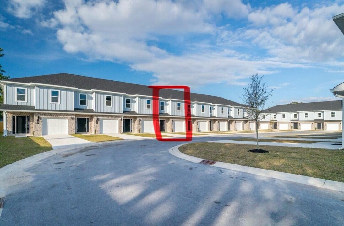 106 Pentecost Wy in Fort Walton Beach, FL - Building Photo