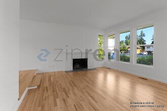 12219 SE 64th Pl in Bellevue, WA - Building Photo - Building Photo