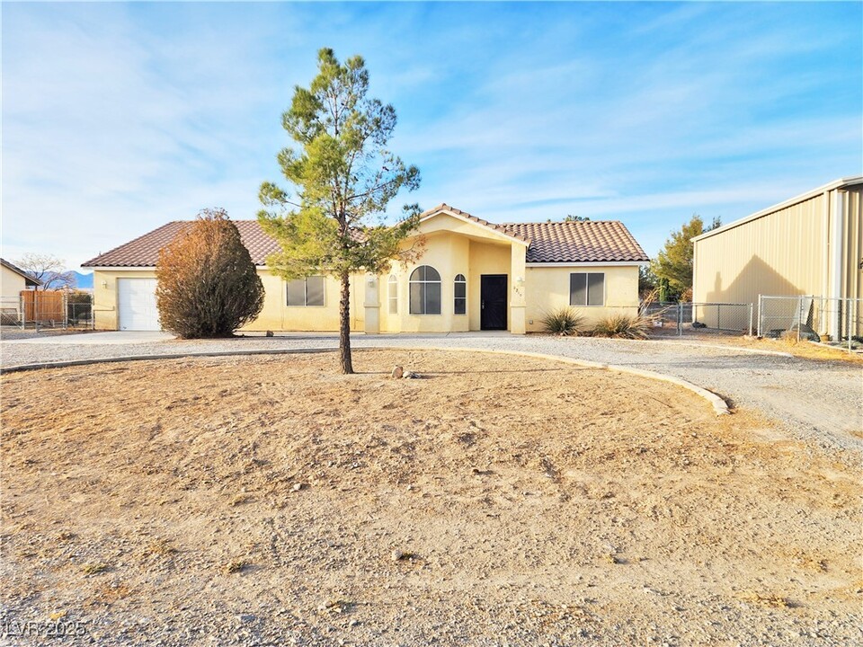 2210 Wagon Ave in Pahrump, NV - Building Photo