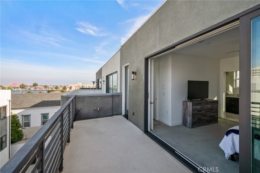 277 Dockside Ln, Unit 3110 in Los Angeles, CA - Building Photo