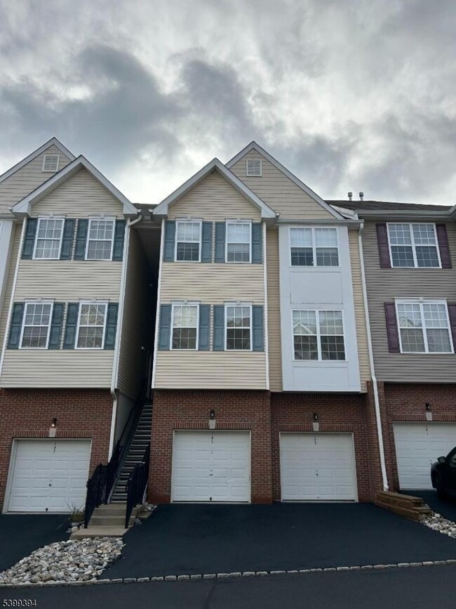 145 Conover Terrace in Lebanon, NJ - Building Photo - Building Photo