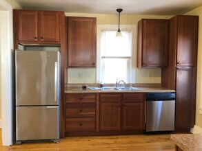 2456 S Delaware Ave, Unit UPPER in Milwaukee, WI - Foto de edificio - Building Photo