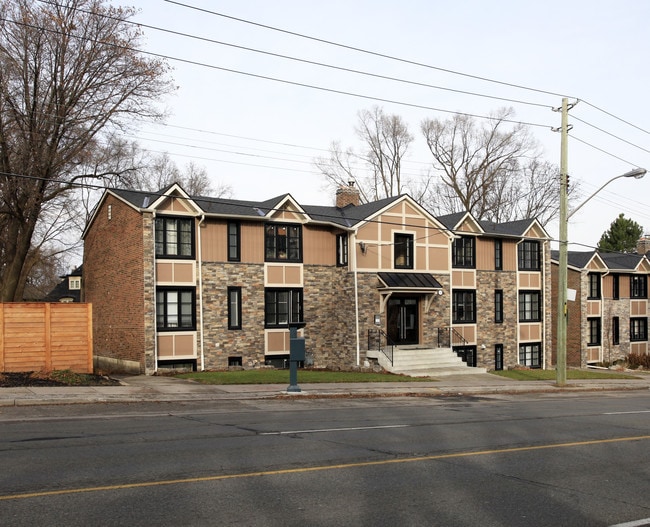 2814 Bloor St W in Toronto, ON - Building Photo - Primary Photo