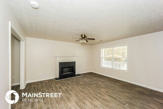 320 Valley View Dr in Fairburn, GA - Building Photo - Building Photo