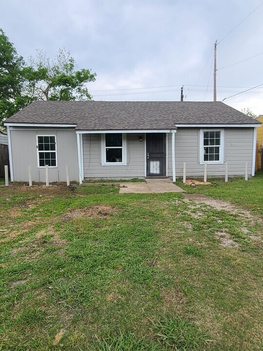 4829 Doolittle Blvd Photo