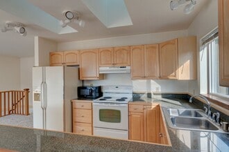 1094 S Halsey Dr in Coupeville, WA - Building Photo - Building Photo