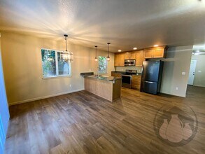 360 NW Willamina Dr in Willamina, OR - Building Photo - Building Photo
