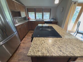 11022 Dreamland Dr in San Antonio, TX - Building Photo - Building Photo