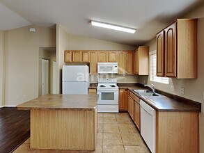 7808 S Baja Stone Ave in Tucson, AZ - Foto de edificio - Building Photo