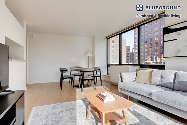 255 W 94th St in New York, NY - Building Photo - Building Photo