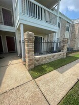 2750 Holly Hall St, Unit 613 in Houston, TX - Building Photo