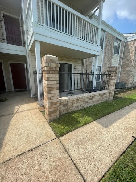 property at 2750 Holly Hall St