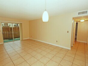 8650 SW 109th Ave in Miami, FL - Foto de edificio - Building Photo