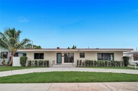 1704 Rodman St in Hollywood, FL - Foto de edificio - Building Photo