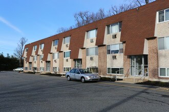 Twin Park Apartments in Aldan, PA - Building Photo - Building Photo