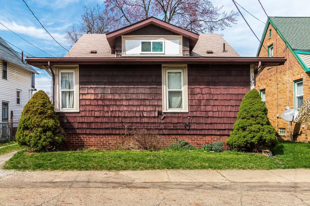 3033 Dewey Pl SW in Canton, OH - Building Photo