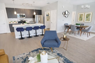 81 West in Ft. Myers, FL - Building Photo - Building Photo