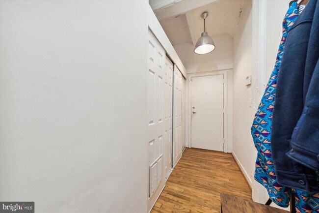 2526 17th St NW-Unit -204 in Washington, DC - Building Photo - Building Photo