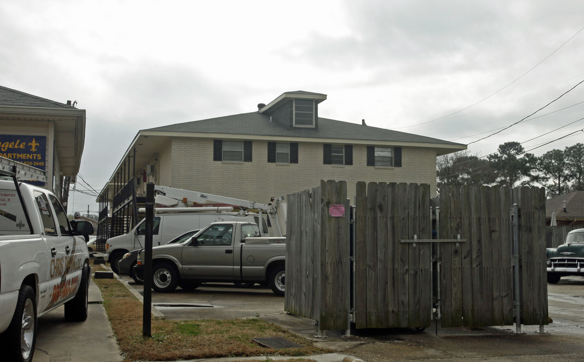 220 Georgia Ct in Metairie, LA - Foto de edificio