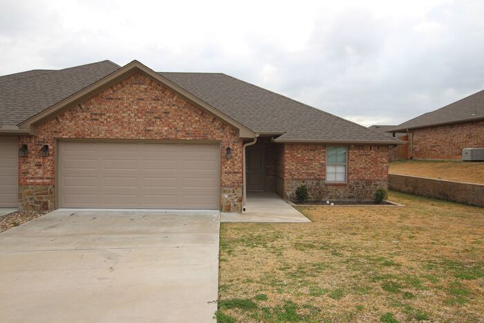 5906 Villa Rosa Way in Tyler, TX - Building Photo