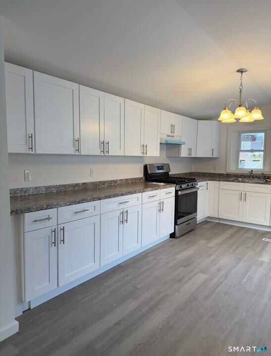 23 Hunters Rd in Norwich, CT - Building Photo