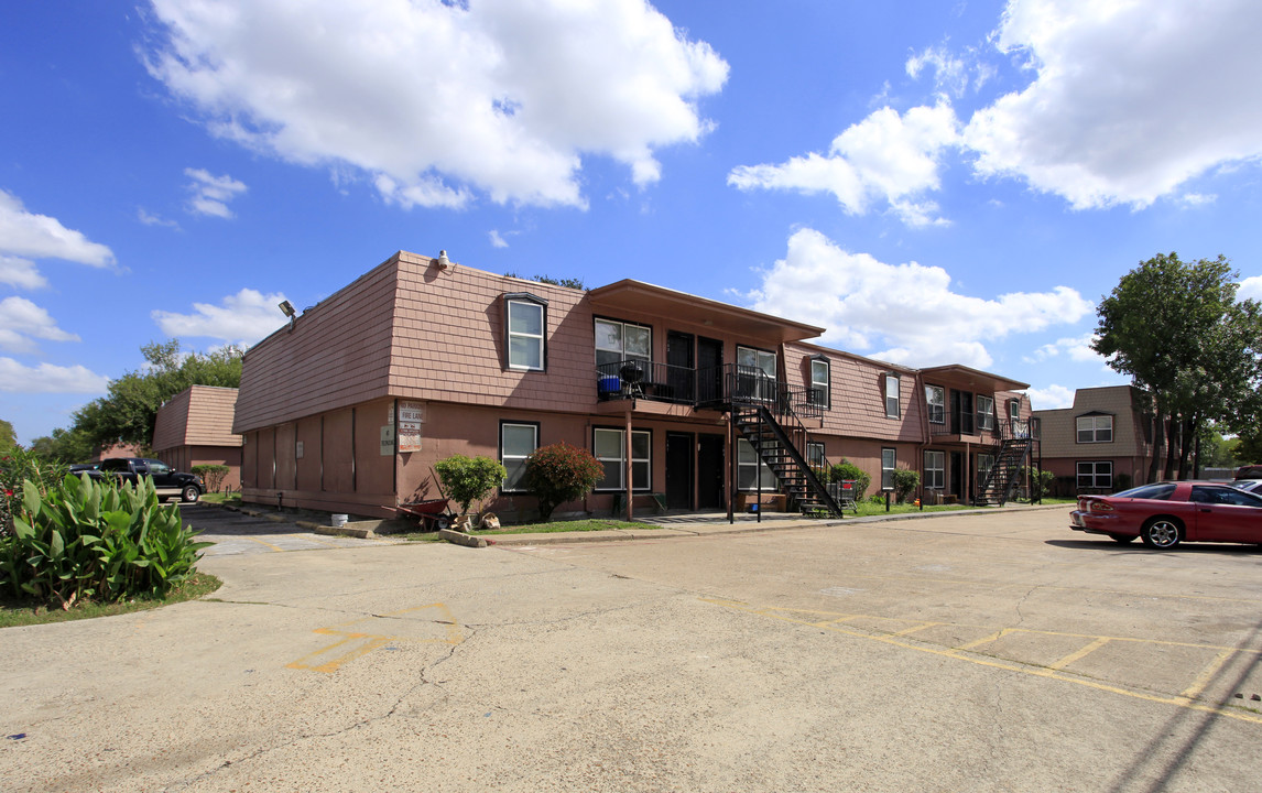 Garden Villa Apartments in Pasadena, TX - Building Photo