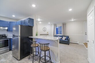 1390 Everett Ct, Unit 209 in Lakewood, CO - Foto de edificio - Building Photo