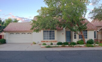 3940 E Orchid Ln in Phoenix, AZ - Building Photo