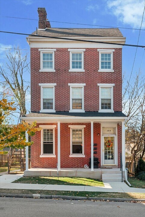 144 Starr St in Phoenixville, PA - Building Photo