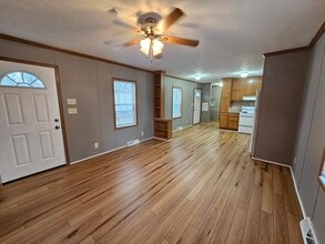 32 Bramblewood Rd in Clark Mills, NY - Foto de edificio - Building Photo