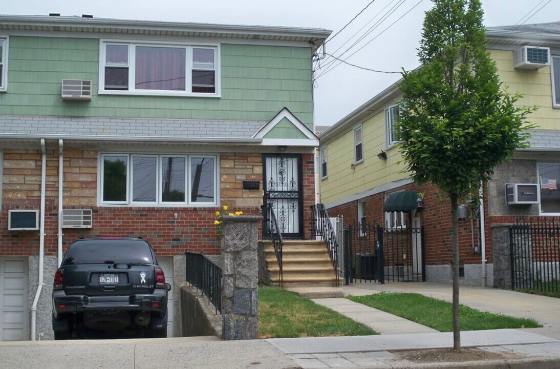 13719 Lafayette St, Unit 2 in Ozone Park, NY - Building Photo