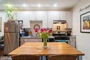 1741 W Chicago Ave in Chicago, IL - Building Photo