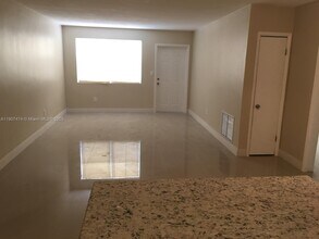 19134 NW 2nd Ct in Miami, FL - Building Photo - Building Photo