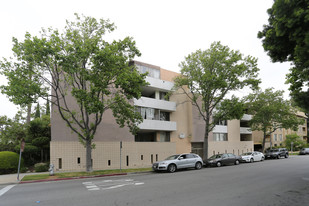 9221 Charleville Blvd Apartments