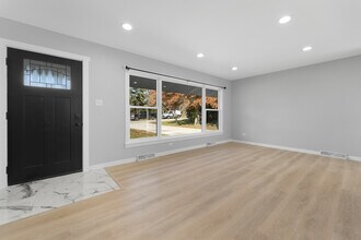 2N359 Mildred Ave in Glen Ellyn, IL - Building Photo - Building Photo