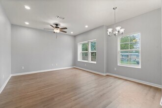 16866 W Hammon in Montgomery, TX - Foto de edificio - Building Photo