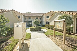 5932 Cranbrook Way in Naples, FL - Building Photo