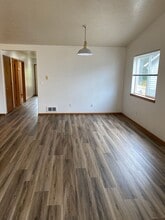 2635 SE Lyon St in Albany, OR - Building Photo - Building Photo