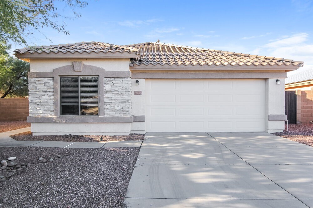 15821 W Tara Ln in Surprise, AZ - Building Photo