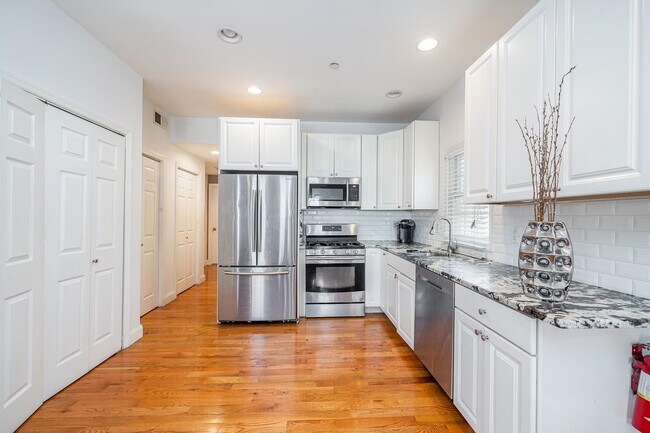 44 Bryant Ave in Jersey City, NJ - Building Photo - Building Photo